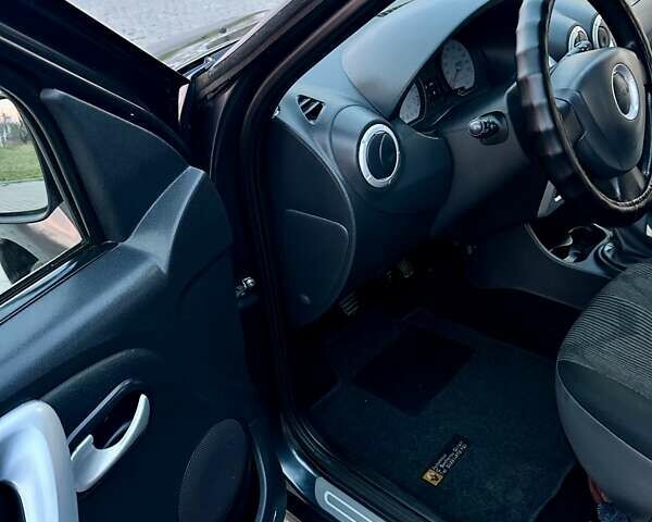 Сірий Дачія Logan, об'ємом двигуна 1.6 л та пробігом 220 тис. км за 5747 $, фото 22 на Automoto.ua