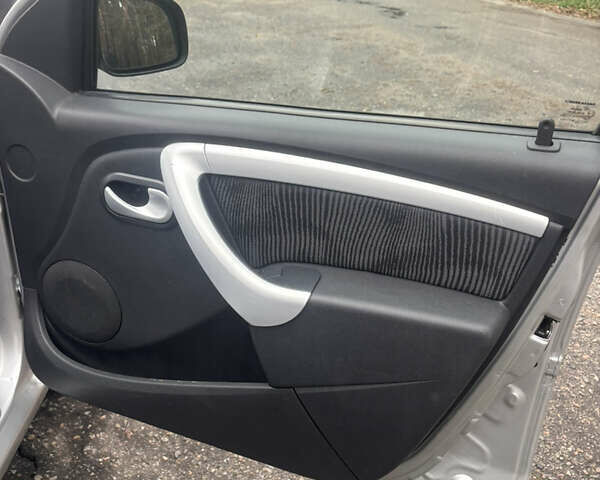 Сірий Дачія Logan, об'ємом двигуна 1.6 л та пробігом 130 тис. км за 6800 $, фото 26 на Automoto.ua