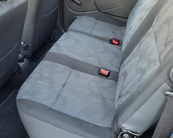 Сірий Дачія Logan, об'ємом двигуна 1.6 л та пробігом 105 тис. км за 6950 $, фото 16 на Automoto.ua