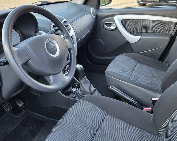 Сірий Дачія Logan, об'ємом двигуна 1.6 л та пробігом 105 тис. км за 6950 $, фото 9 на Automoto.ua