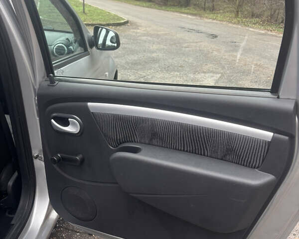 Сірий Дачія Logan, об'ємом двигуна 1.6 л та пробігом 130 тис. км за 6800 $, фото 21 на Automoto.ua