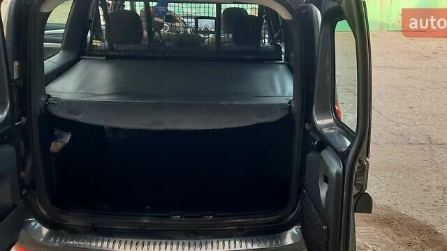 Сірий Дачія Logan, об'ємом двигуна 1.6 л та пробігом 208 тис. км за 6350 $, фото 16 на Automoto.ua