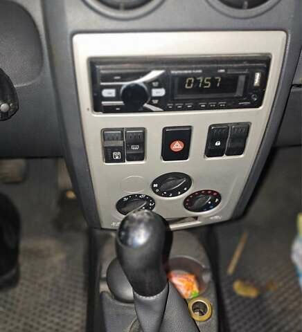 Серый Дачия Логан, объемом двигателя 1.6 л и пробегом 200 тыс. км за 5500 $, фото 5 на Automoto.ua