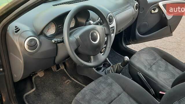 Сірий Дачія Logan, об'ємом двигуна 1.6 л та пробігом 208 тис. км за 6350 $, фото 24 на Automoto.ua