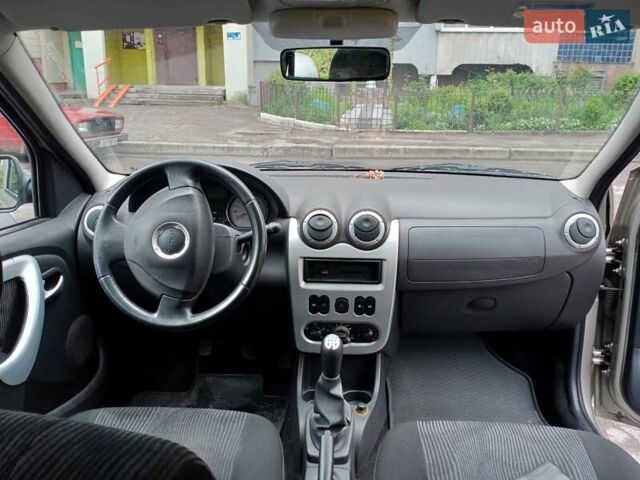 Сірий Дачія Logan, об'ємом двигуна 1.5 л та пробігом 280 тис. км за 4700 $, фото 3 на Automoto.ua