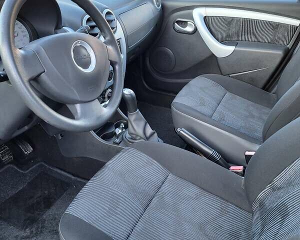 Сірий Дачія Logan, об'ємом двигуна 1.6 л та пробігом 105 тис. км за 6950 $, фото 29 на Automoto.ua