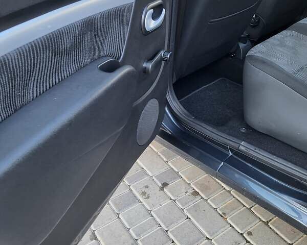 Сірий Дачія Logan, об'ємом двигуна 1.6 л та пробігом 105 тис. км за 6950 $, фото 15 на Automoto.ua