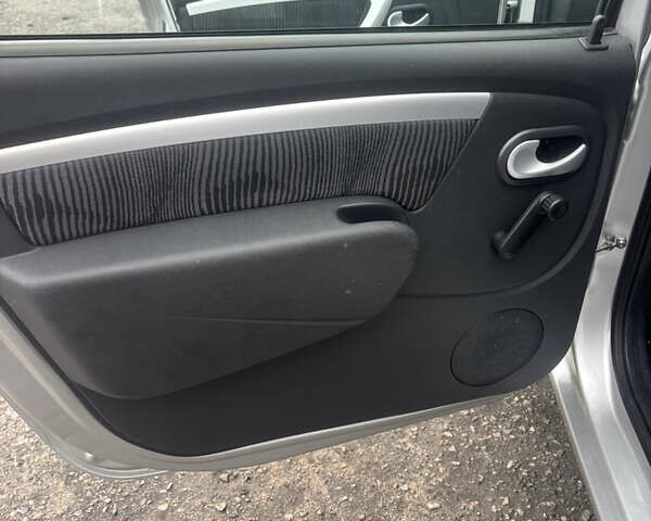 Сірий Дачія Logan, об'ємом двигуна 1.6 л та пробігом 130 тис. км за 6800 $, фото 17 на Automoto.ua