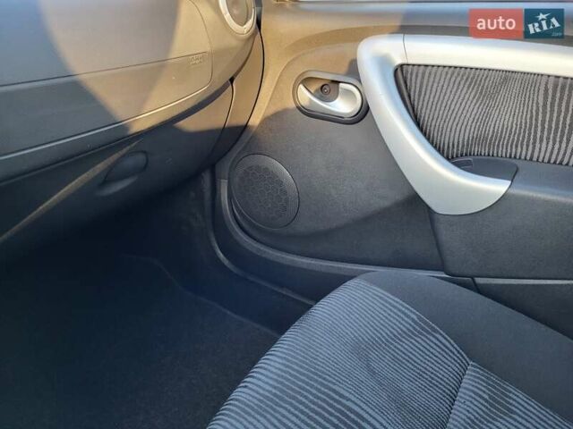 Сірий Дачія Logan, об'ємом двигуна 1.6 л та пробігом 105 тис. км за 6950 $, фото 4 на Automoto.ua