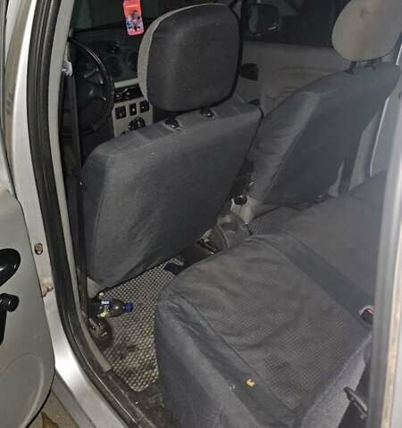 Серый Дачия Логан, объемом двигателя 1.6 л и пробегом 200 тыс. км за 5500 $, фото 6 на Automoto.ua