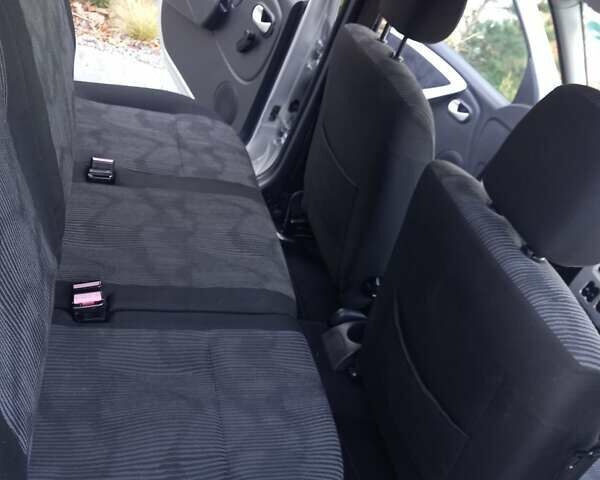 Дачія Logan 2010 у Луцьку на Automoto.ua Сірий Дачія Logan, об'ємом двигуна 1.6 л та пробігом 219 тис. км за 5950 $, фото 5 на Automoto.ua