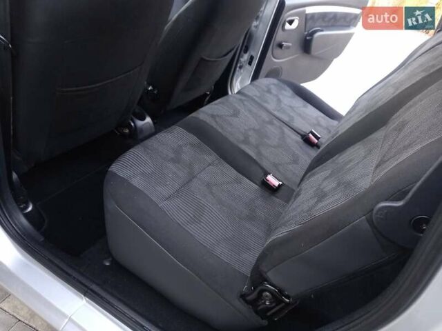 Дачія Logan 2010 у Луцьку на Automoto.ua Сірий Дачія Logan, об'ємом двигуна 1.6 л та пробігом 219 тис. км за 5950 $, фото 17 на Automoto.ua