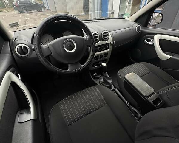 Серый Дачия Логан, объемом двигателя 1.6 л и пробегом 280 тыс. км за 6700 $, фото 7 на Automoto.ua