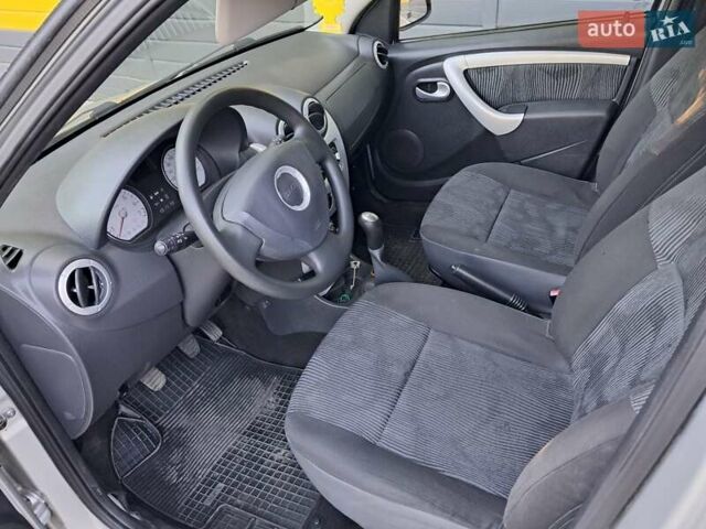Серый Дачия Логан, объемом двигателя 1.6 л и пробегом 165 тыс. км за 5900 $, фото 11 на Automoto.ua