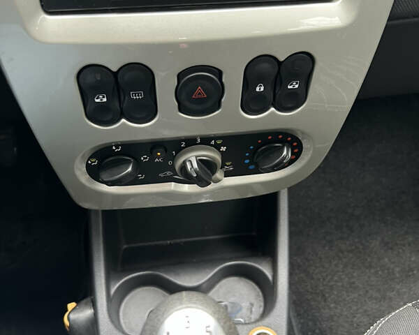 Сірий Дачія Logan, об'ємом двигуна 1.6 л та пробігом 212 тис. км за 6700 $, фото 16 на Automoto.ua