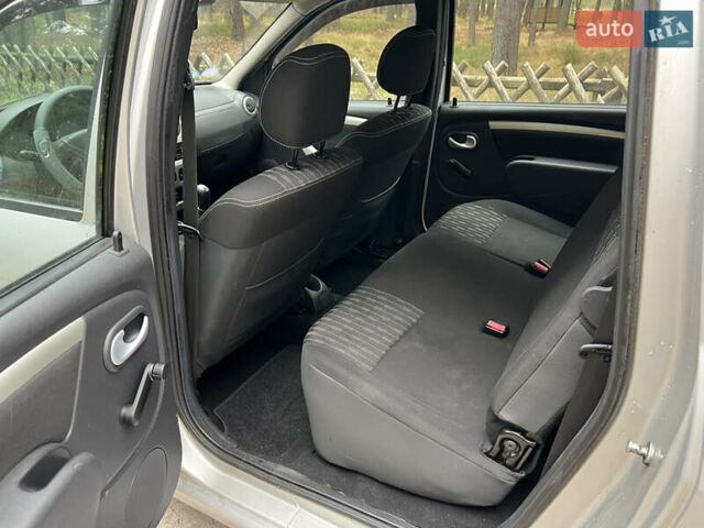 Сірий Дачія Logan, об'ємом двигуна 1.6 л та пробігом 212 тис. км за 6700 $, фото 8 на Automoto.ua