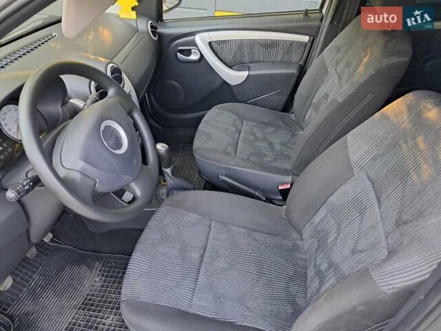 Серый Дачия Логан, объемом двигателя 1.6 л и пробегом 165 тыс. км за 5900 $, фото 20 на Automoto.ua