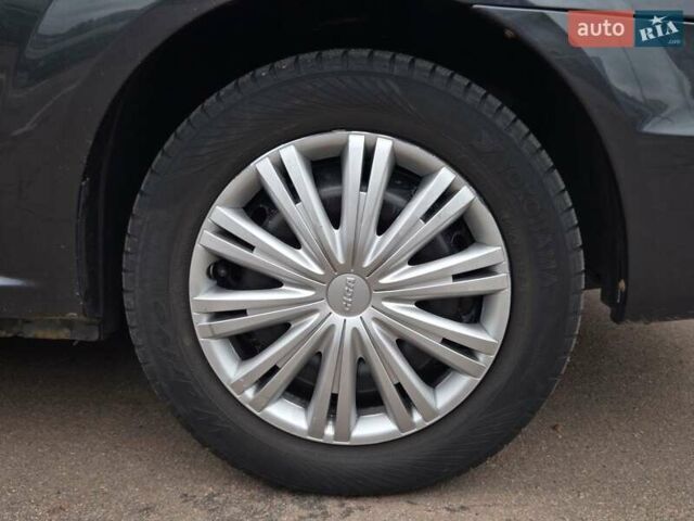 Дачія Logan 2012 у Києві на Automoto.ua Сірий Дачія Logan, об'ємом двигуна 1.6 л та пробігом 233 тис. км за 5700 $, фото 16 на Automoto.ua