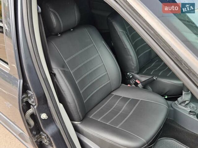 Дачія Logan 2012 у Києві на Automoto.ua Сірий Дачія Logan, об'ємом двигуна 1.6 л та пробігом 233 тис. км за 5700 $, фото 10 на Automoto.ua