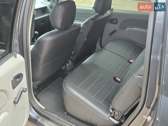 Дачія Logan 2012 у Києві на Automoto.ua Сірий Дачія Logan, об'ємом двигуна 1.6 л та пробігом 233 тис. км за 5700 $, фото 11 на Automoto.ua