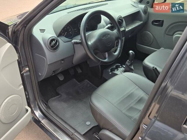 Дачія Logan 2012 у Києві на Automoto.ua Сірий Дачія Logan, об'ємом двигуна 1.6 л та пробігом 233 тис. км за 5700 $, фото 7 на Automoto.ua