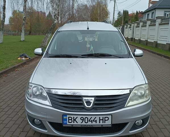 Серый Дачия Логан, объемом двигателя 1.6 л и пробегом 109 тыс. км за 6000 $, фото 1 на Automoto.ua