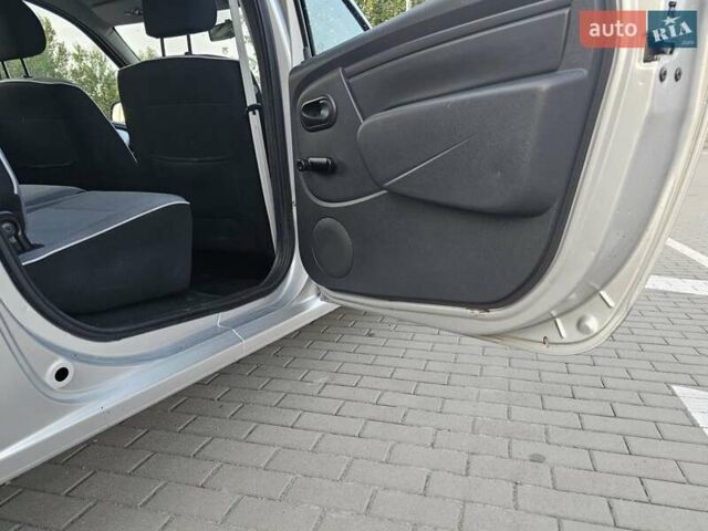 Серый Дачия Логан, объемом двигателя 1.6 л и пробегом 183 тыс. км за 5850 $, фото 21 на Automoto.ua