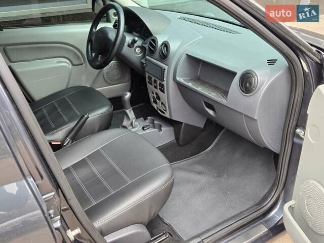 Дачія Logan 2012 у Києві на Automoto.ua Сірий Дачія Logan, об'ємом двигуна 1.6 л та пробігом 233 тис. км за 5700 $, фото 9 на Automoto.ua