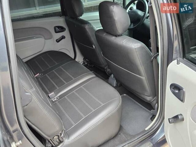 Дачія Logan 2012 у Києві на Automoto.ua Сірий Дачія Logan, об'ємом двигуна 1.6 л та пробігом 233 тис. км за 5700 $, фото 14 на Automoto.ua