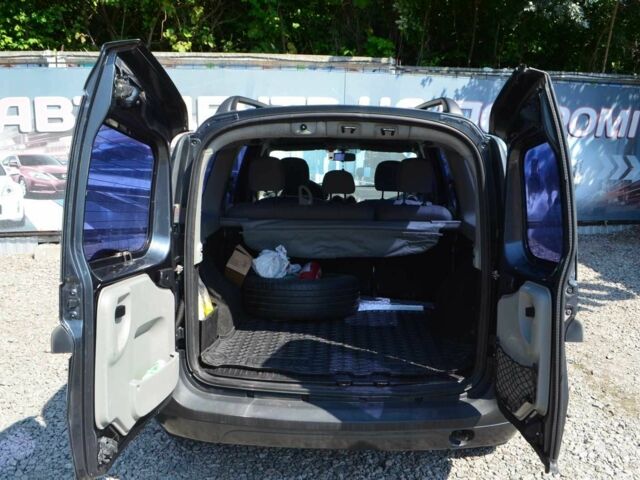 Серый Дачия Логан, объемом двигателя 1.6 л и пробегом 278 тыс. км за 5700 $, фото 9 на Automoto.ua