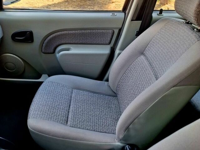 Серый Дачия Логан, объемом двигателя 1.6 л и пробегом 170 тыс. км за 5700 $, фото 8 на Automoto.ua