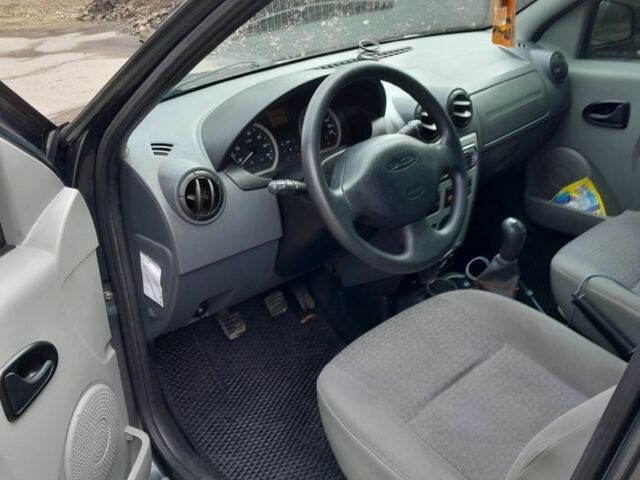 Серый Дачия Логан, объемом двигателя 1.6 л и пробегом 250 тыс. км за 6000 $, фото 10 на Automoto.ua