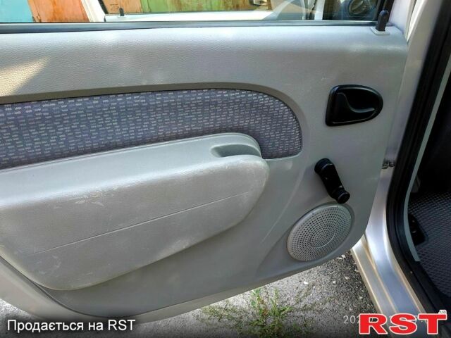 Серый Дачия Логан, объемом двигателя 1.6 л и пробегом 217 тыс. км за 4000 $, фото 10 на Automoto.ua