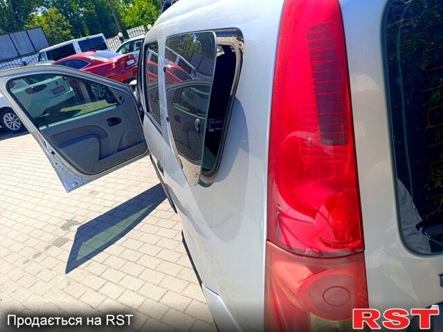 Сірий Дачія Logan, об'ємом двигуна 1.6 л та пробігом 199 тис. км за 4700 $, фото 8 на Automoto.ua