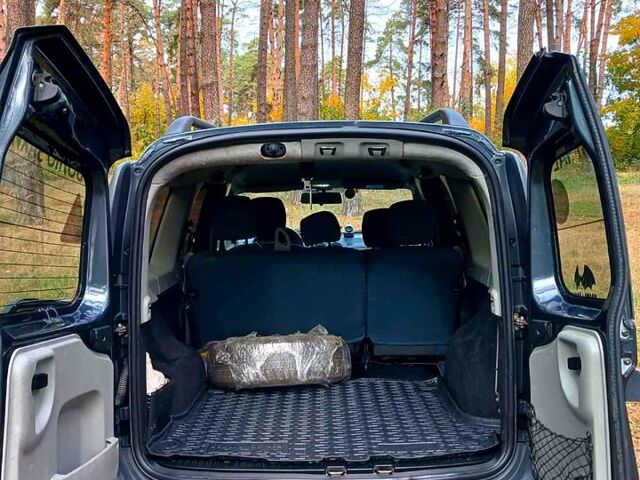 Серый Дачия Логан, объемом двигателя 1.6 л и пробегом 210 тыс. км за 5300 $, фото 4 на Automoto.ua