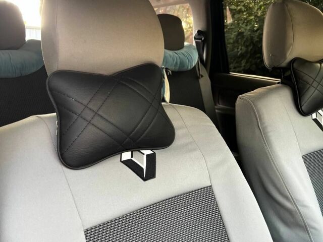 Сірий Дачія Logan, об'ємом двигуна 1.6 л та пробігом 295 тис. км за 3750 $, фото 5 на Automoto.ua