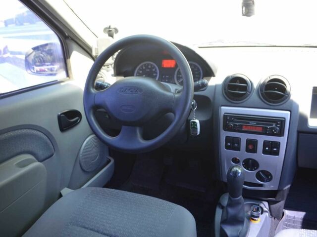 Серый Дачия Логан, объемом двигателя 1.6 л и пробегом 278 тыс. км за 5700 $, фото 19 на Automoto.ua