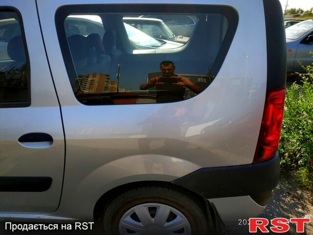 Серый Дачия Логан, объемом двигателя 1.6 л и пробегом 217 тыс. км за 4000 $, фото 11 на Automoto.ua