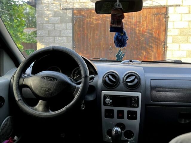 Сірий Дачія Logan, об'ємом двигуна 1.6 л та пробігом 295 тис. км за 3750 $, фото 9 на Automoto.ua