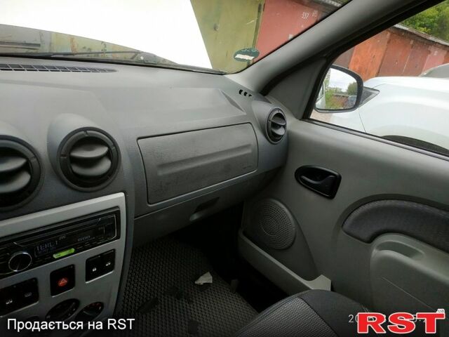 Серый Дачия Логан, объемом двигателя 1.6 л и пробегом 217 тыс. км за 4000 $, фото 2 на Automoto.ua