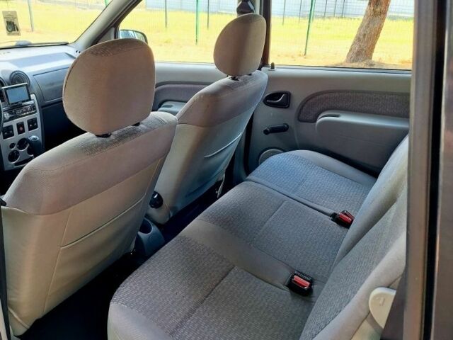 Серый Дачия Логан, объемом двигателя 1.6 л и пробегом 170 тыс. км за 5700 $, фото 6 на Automoto.ua