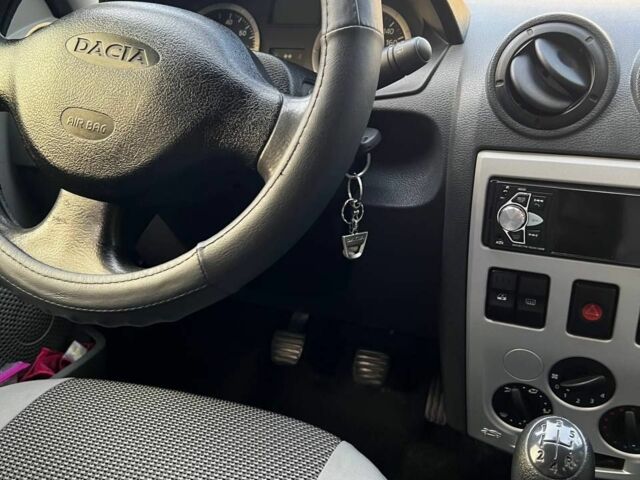 Сірий Дачія Logan, об'ємом двигуна 1.6 л та пробігом 295 тис. км за 3750 $, фото 15 на Automoto.ua