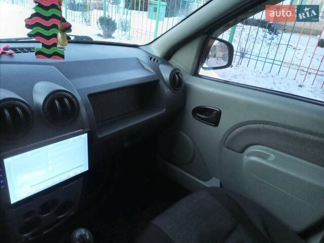 Серый Дачия Логан, объемом двигателя 1.5 л и пробегом 200 тыс. км за 6000 $, фото 3 на Automoto.ua