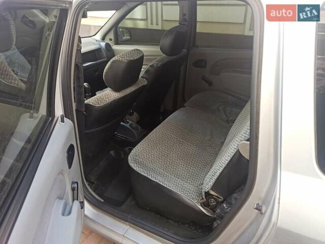 Сірий Дачія Logan, об'ємом двигуна 1.6 л та пробігом 322 тис. км за 2800 $, фото 4 на Automoto.ua