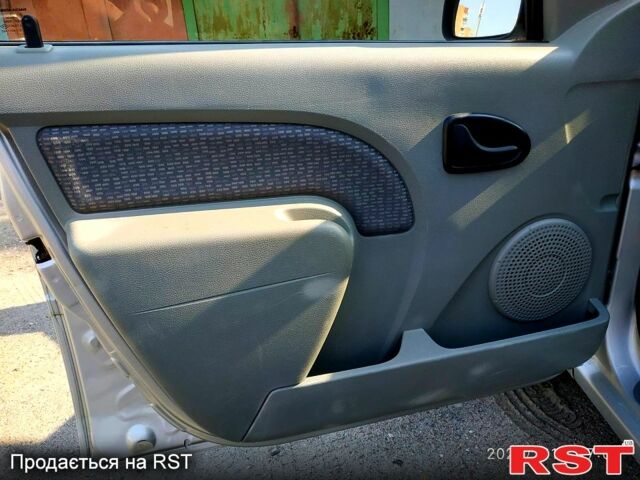 Серый Дачия Логан, объемом двигателя 1.6 л и пробегом 217 тыс. км за 4000 $, фото 9 на Automoto.ua