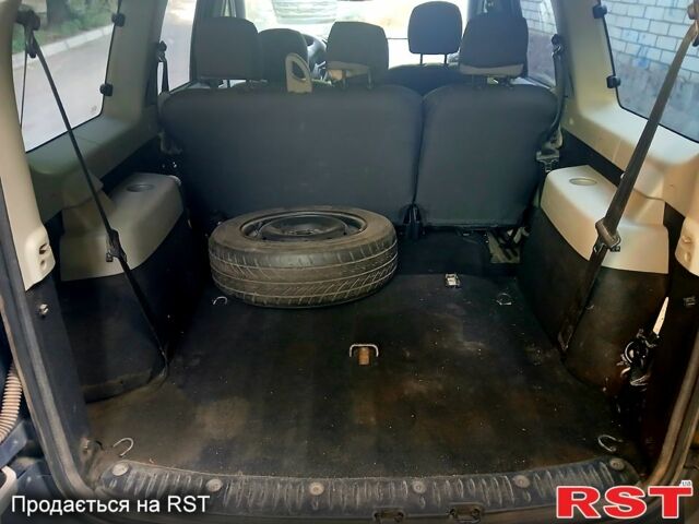 Серый Дачия Логан, объемом двигателя 1.6 л и пробегом 0 тыс. км за 4000 $, фото 5 на Automoto.ua