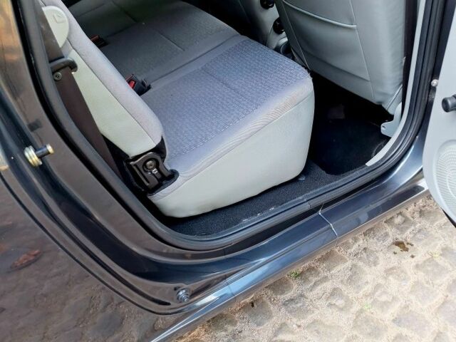 Серый Дачия Логан, объемом двигателя 1.6 л и пробегом 170 тыс. км за 5700 $, фото 10 на Automoto.ua