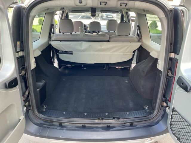 Серый Дачия Логан, объемом двигателя 0 л и пробегом 197 тыс. км за 4699 $, фото 15 на Automoto.ua