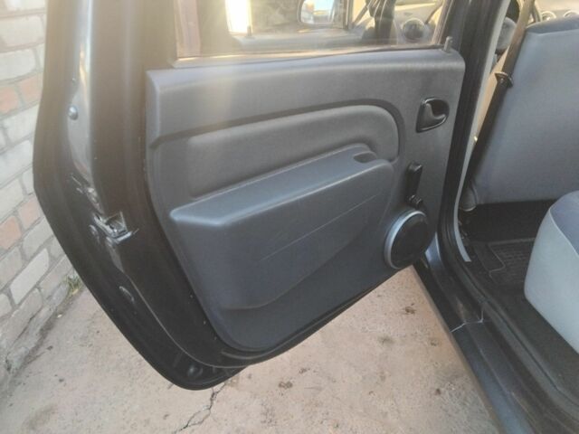 Сірий Дачія Logan, об'ємом двигуна 1.6 л та пробігом 172 тис. км за 3450 $, фото 9 на Automoto.ua