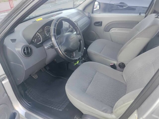 Сірий Дачія Logan, об'ємом двигуна 1.6 л та пробігом 199 тис. км за 4500 $, фото 2 на Automoto.ua